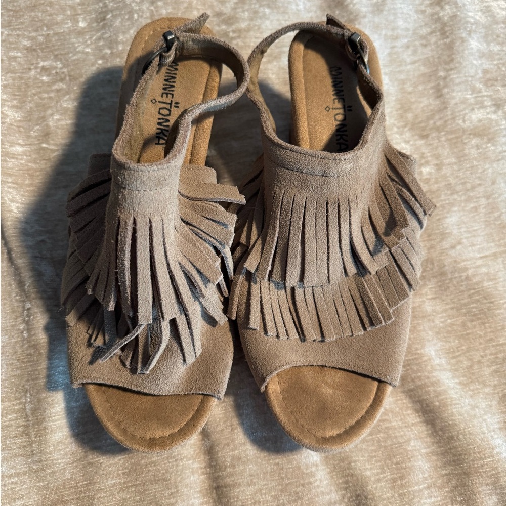 Minnetonka Tan Fringe Sandals with Suede Detailing